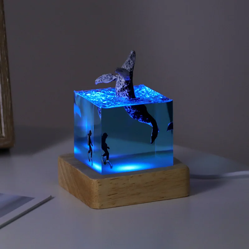 Resin Art Ocean - Ocean เรซิ่นปลาวาฬปลาวาฬหลังค่อม 5 ซม.Cube เครื่องประดับ Nightlight