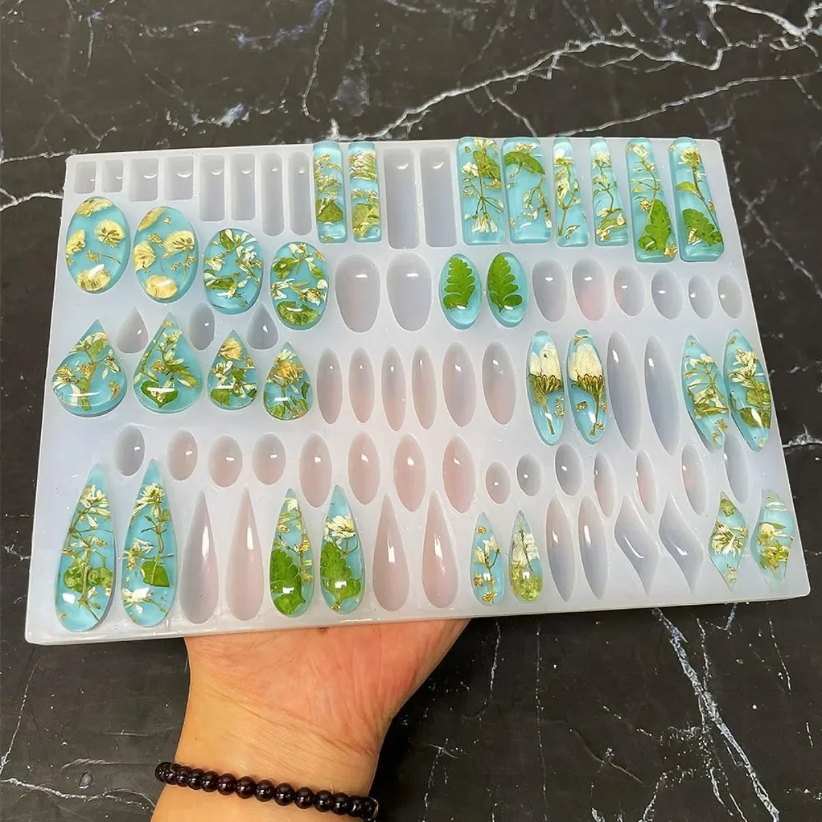ต่างหูสตั๊ดแม่พิมพ์ซิลิโคน 41  - Resin Art Kit With Molds บทวิจารณ์และราคา